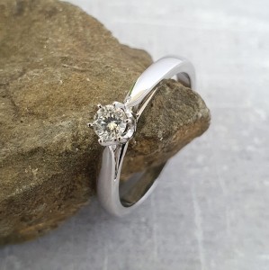 Pierscionek-zloty-brylant-0,14ct-bluemoss.jpg