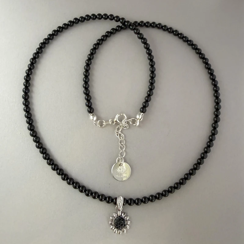 czarny spinel z zawieszką-naszyjnik-bluemoss.jpg