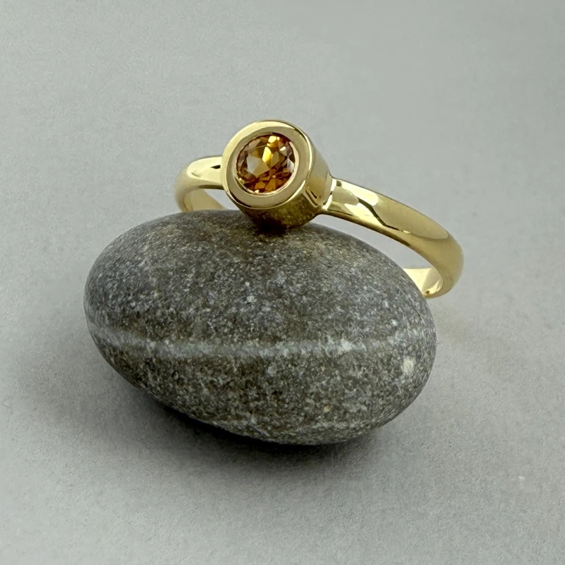 złoty pierścionek z naturalnym cytrynem 0,17ct-bluemoss.jpg