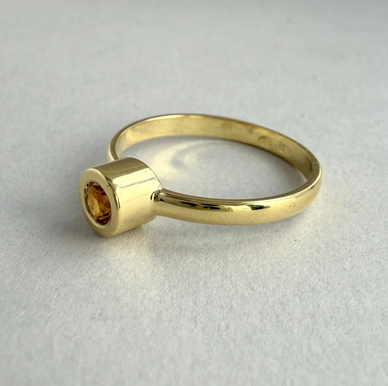 złoty pierścionek 585 z naturalnym żółtym cytrynem 0,17ct-bluemoss.jpg