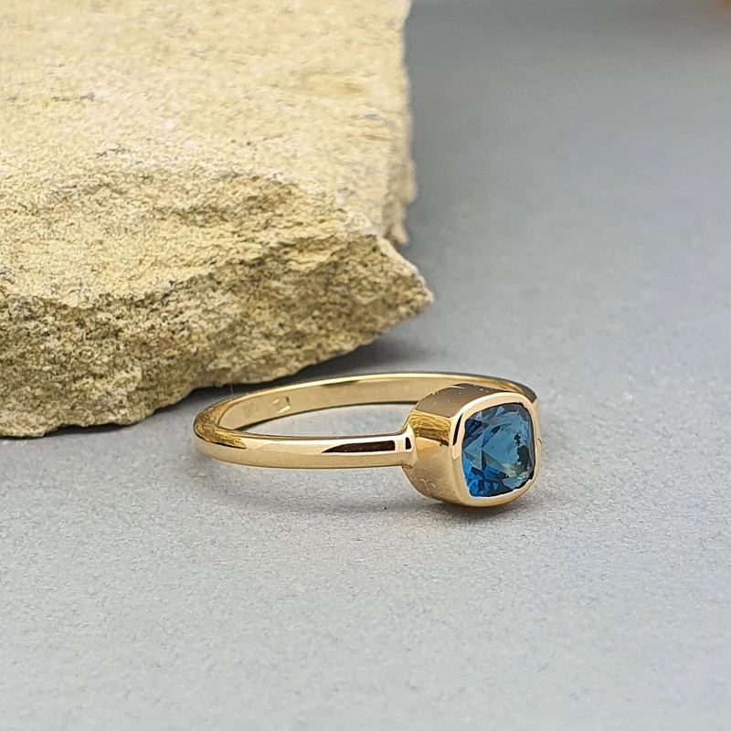 London blue 0,67ct.jpg
