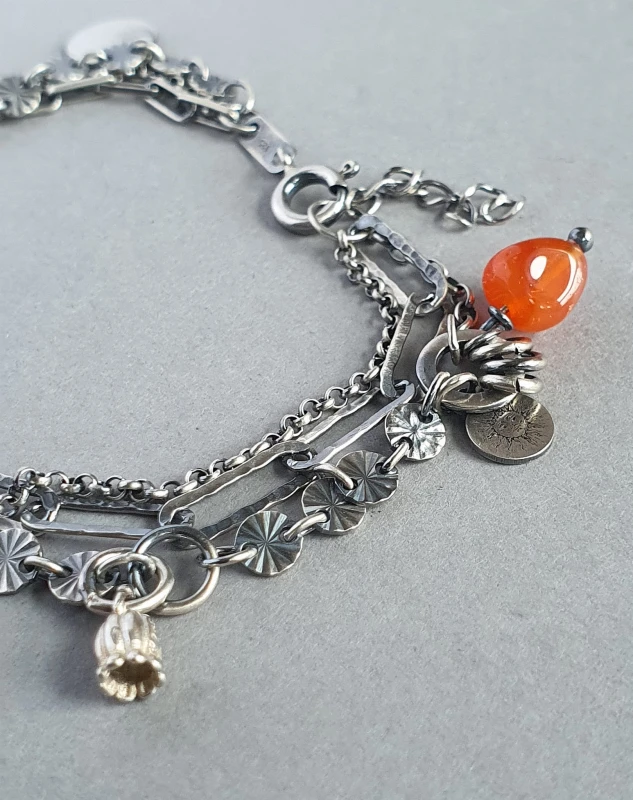 Bransoletka srebrna z karneolem.jpg