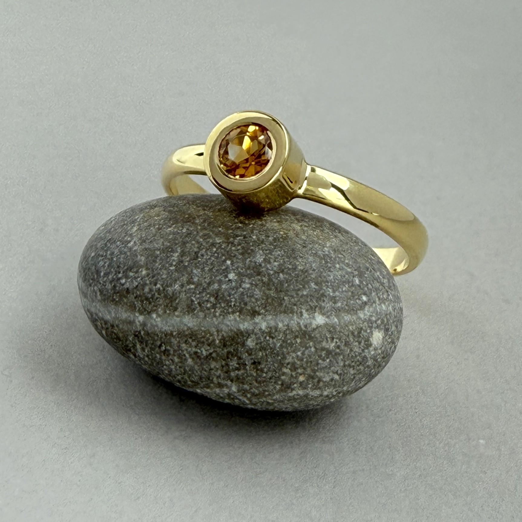 Złoty pierścionek z cytrynem 0,17ct